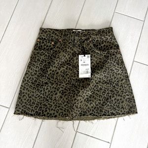 Zara green leopard mini skirt